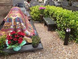 Tombe De Noureev Au Cimetiere Russe Orthodoxe De Sainte Genevieve Des Bois Www Epitag Com Noureev Sainte Genevieve Des Bois Qrcod Throw Blanket Blanket Art