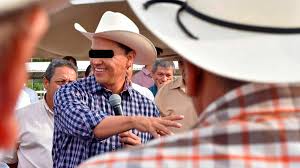El ex gobernador de nayarit, roberto sandoval fue trasladado a tepic para ser presentado ante un juez federal tras ser detenido junto a su hija la mañana de este domingo por el delito de lavado de dinero. Cvm2ieutandudm