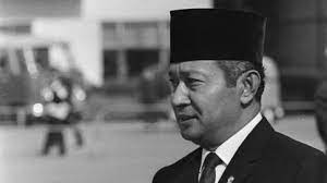 Teks Biografi Soeharto Beserta Strukturnya Berbagi Struktur