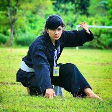 Ini adalah video pertama saya di dunia youtube , akan buat video asli pembukaan pshtsemoga bermanfaat dulur#psht #pencaksilat #juruspsht #pembukaanpsht Mbak Eka Idris 1922 Jurus Kunci Psht 1922