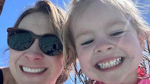 35-year-old mom brought in more than $110,000 in passive income from Etsy… 