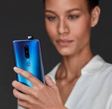 Features 6.67″ display, snapdragon 855 chipset, 4000 mah battery, 256 gb storage, 12 gb ram, corning gorilla glass 5. Oneplus 7 Pro Selfie Kamera Akku Zen Modus Das Kann Das Neue Smartphone Welt