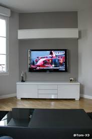 Tv Accrochee Au Mur Et Cables Dans Le Mur Mur Tv Tele Au Mur Mur