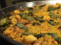 Paella valensiana mista con carne e pescericetta originale di provenienza spagnolaricetta conviviale adatta per pranzi o cene con tante personepiatto. La Paella Valenciana Dei Babbuini Il Babbuino Ghiotto Il Babbuino Ghiotto