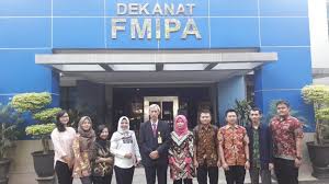 Ada banyak lowongan pekerjaan untuk jurusan yang berhubungan dengan matematika seperti karyawan pabrik, bank, manager di toko ritel seperti semula dijawab: 10 Dosen Cpns Siap Mengabdi Untuk Fmipa Unnes Jurusan Matematika