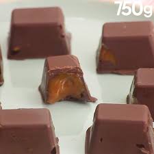 Bouchees Au Chocolat Cœur Coulant Au Caramel Video Recette Chocolat Maison Recette Bonbon Recette