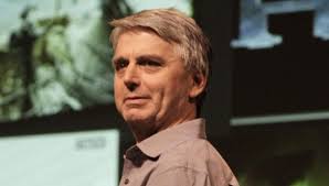 EA chief John Riccitiello to step down