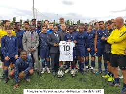 La formation dont la création est envisagée aurait un double objectif. Football Paris Fc S E M Flavien Enongoue Rend Visite Au Jeune Azaria Obame Le Club De Mediapart