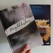 Walaupun mengikhlaskan suatu hubungan membutuhkan waktu, anda bisa melanjutkan hidup dengan membuat jarak antara anda. Panji Ramdana Pdf