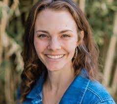 Carolyn Nicol's Instagram, Twitter & Facebook