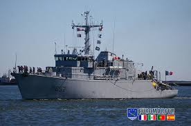 Henrique gouveia e melo, nascido em moçambique em 1960, ingressou na escola naval em setembro 1979 e navegou nos submarinos albacora, barracuda e delfim, exercendo diversas funções operacionais como oficial de guarnição e de comando. French Mine Hunter Underway To Integrate Emf Tg