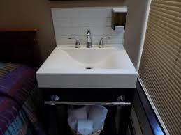 Most rooms at americana inn have shared bathrooms. Americana Inn Hotel In New York Ny Easy Online Booking