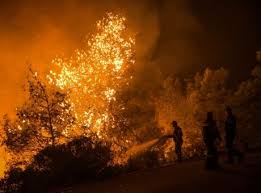 Όλες οι ειδήσεις για τις φωτιές τώρα σε όλη την χώρα Fwtia Sthn Korin8ia Ekkenwnetai To Alepoxwri Apeiloyntai E3i Oikismoi Ta Nea