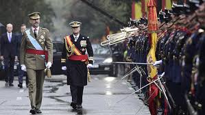 La exigencia de máxima disciplina y obediencia en un gran colectivo son rasgos propios de estos «sistemas alineados». Video Espana Celebra El Dia De La Fiesta Nacional En Medio De La Polemica Rt