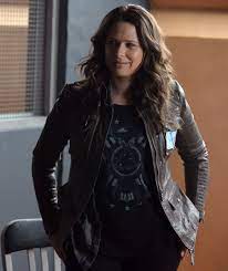Bcbg Max Aria Jacket With Current Elliot Shirt Worn By Quinn Perkins Katie Lowes On Scandal Season 4 Scandal Fashion Outfit Inspirations Outfits