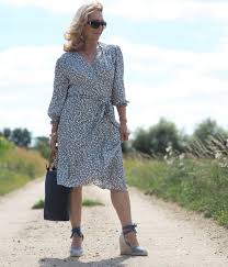 Amanda holden arrived to work at heart radio in the most stunning green dress from reiss. Amanda Holden Dress Of Dreams For Fenn Wright Manson Vanity Me