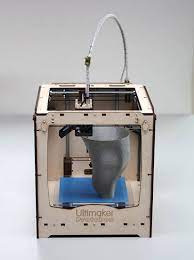 Ultimaker There S A New 3d Printer In Town Make 3d Printing Business 3d Printer 3d Printing