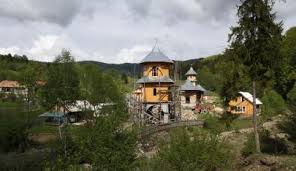 Plus info general si impresii personale despre hoteluri. MÄƒnÄƒstirea BistriÅ£a MÄƒnÄƒstirea BistriÅ£a