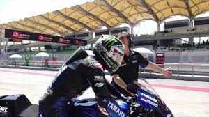 Motogp rider maverick viñales' bio. Sepangtest Maverick Vinales Heads Out For The First Time On His 2019 Yzr M1 Youtube