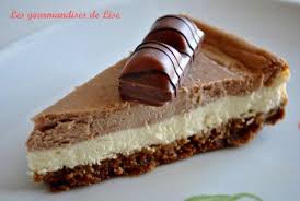Kinder Bueno Cheesecake With Speculoos Base And Layers Of White Chocolate And Chocolate Praline Cheesecake Recette Cheesecake Cheesecake Meilleur Recette