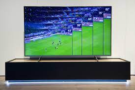 Bei der frage 55 oder 65 zoll lenke ich stupide kosten/zoll, wäre aber nicht auf die €/tv stunde gekommen. Samsung Tvs Ein Kabel Losung Mit Unsichtbar Modus Und Geringer Latenz Heise Online