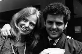 Daniel barenboim / jacqueline du pré / gervase de peyer. Newlyweds Jacqueline Du Pre 13 Iconic Pictures Of The Great Cellist Classic Fm