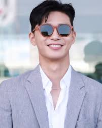 That airport fashion tho ♥ © Park Seo Joon