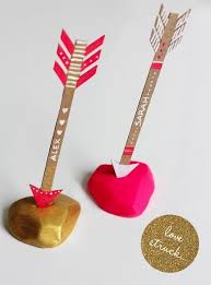 Peel away the paper backing from the second sheet of contact paper. 35 Cute And Clever Ideas For Place Cards