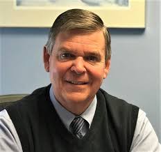 Kennebunk resident wants town manager to resign if elected to Maine Senate