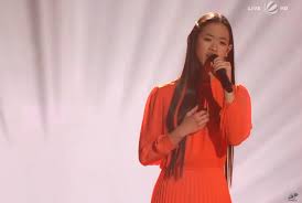 Joshua hat schon viel erfahrung im musikbusiness. 5 Lagu Yang Dibawakan Claudia Emmanuela Di The Voice Of Germany 2019 Okezone Celebrity