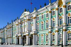 Collections housed in 5 buildings feature over 3,000,000 items that present the development of world culture and art from the stone age to the 20th century. Bilder Eremitage In St Petersburg Russland Franks Travelbox