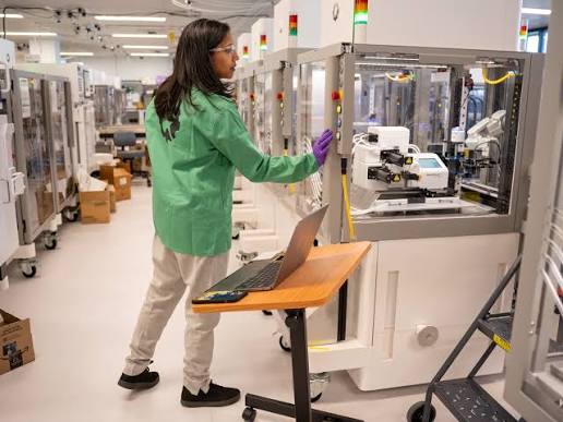 Scientists in 'autonomous laboratories' are starting to outsource work to  robots | NCPR News