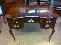 Echte industriemöbel wie diesen liebevoll restaurierten vintage schreibtisch aus einem ostsächsischen dieser wunderschön geschwungene schreibtisch veredelt jedes arbeitszimmer. Referenzen Antik Mobelstucke