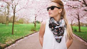 Ukuran shawl 1.78 x 0.55 meter ini cukup untuk cikpuan gayakan dengan pelbagai gaya, pada masa yang sama menutup dada ya. Begini Cara Memakai Scarf Zaman Now