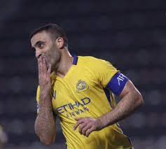 علق اللاعب المغربي عبدالرزاق حمدالله، مهاجم نادي النصر السعودي، على فوزه بجائزة هداف دوري كأس محمد بن سلمان للمحترفين وتربعه على عرش هدافي الدوري. Ø­Ù…Ø¯ Ø§Ù„Ù„Ù‡ ÙŠØ·Ù…Ø¦Ù† Ø¬Ù…Ø§Ù‡ÙŠØ± Ø§Ù„Ù†ØµØ± Ø¨Ø¹Ø¯ Ø§Ù„Ø¨Ø¯Ø§ÙŠØ© Ø§Ù„Ù…Ø­Ø¨Ø·Ø©
