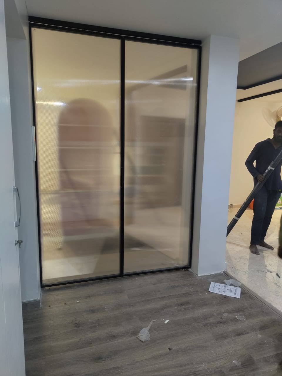 TELESCOPIC DOOR GLASS BLACK SLIM ALUMIN product image