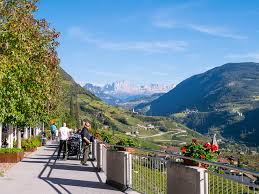 Book eberle & save big on your next stay! Blick Von Der Sonnenterrasse Des Restaurants Hotel Eberle Am Ende Der Oswaldpromenade Zum Rosengarten Wandern Sudtirol Bis Gardasee Wandertipps Mit Fotos Gps Daten