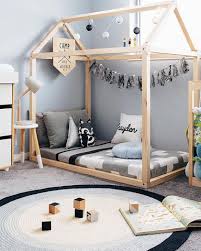 How To Implement A Montessori Bedroom For Your Child Shake My Blog Erkek Cocuk Yatak Odalari Karyola Tasarim Oda