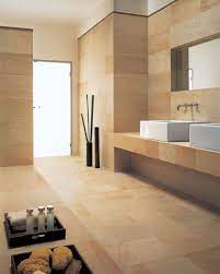 Seit mehreren jahren sind wir führender anbieter für hochwertige, natürliche fliesen, terrassenplatten, badmöbel, dachziegel und vieles mehr. These Sandstone Tiles In This Bathroom Give The Room A Natural Earthy Look While Als Modernes Badezimmerdesign Kleine Badezimmerfliesen Moderne Badezimmerideen