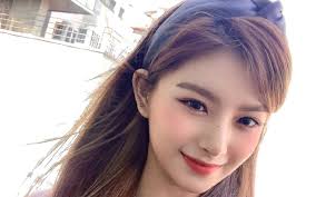 Nữ thần tượng Kpop gốc Hoa và công ty gây tranh cãi vì cờ Đài Loan