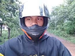 Finding a crocodile tooth in Shady Camp NT