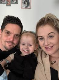 Can a photo be edited to include a deceased mother?