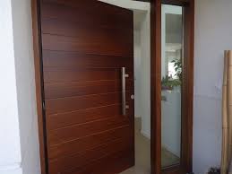 Puertas de entrada principal, de cierto tamaño y de gran resistencia, puertas internas, que pueden presentar o prescindir de mecanismos de seguridad y tenemos puertas para interiores, de elegante acabado en madera, rústicas de pino, metálicas, de fórmica o melanina en espectaculares colores. Puertas De Entrada Madera Thisan A1group Co Politify Us