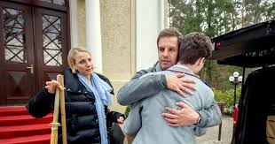 Schon seit 2005 läuft die erfolgsserie. Sturm Der Liebe Heute Beim Sturm Desiree Ist Glucklich Uber Nils Zusage Nach Einer Kleinen Abschiedsfeier Brechen Nils Und Desiree Gemeinsam Nach Thailand Auf Nur Wie Wird Fabien Damit Umgehen