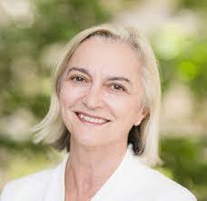 Renee Beale's Instagram, Twitter & Facebook