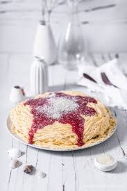 Spaghettieis Torte Zwei Varianten Als Torte Und Als Eistorte Life Is Full Of Goodies Rezept Eistorte Lebensmittel Essen Backideen