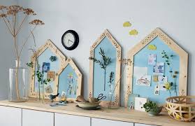 De Jolis Cadres En Bois En Guise De Mood Boards Cadre En Bois Idee De Decoration Cadres