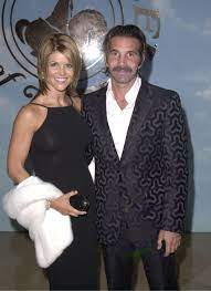 Mossimo giannulli was born and raised in southern california, a region of the country heavily influenced by a casual, beach lifestyle. Lori Loughlin Is Constantly Arguing With Husband Mossimo Giannulli Lori Loughlin Mossimo Lori