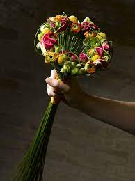 Jul 22, 2021 · the movement that springs of eucalyptus created in this bouquet filled with burgundy peonies would've looked beautiful as a reception table centerpiece as well. Valentijn Sneek Beautiful Flowers Floral Bouquets Flower Arrangements