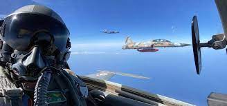 The backbone of the tunisian republic air force currently are thirteen northrup f5es. Tunisiansoldier On Twitter A Rare Picture Of A Tunisian Air Force F 5 Pilot From The 15th Squadron Based In Bizerte With Two Usaf B 52 Stratofortress Bombers During A Joint Exercise September 8